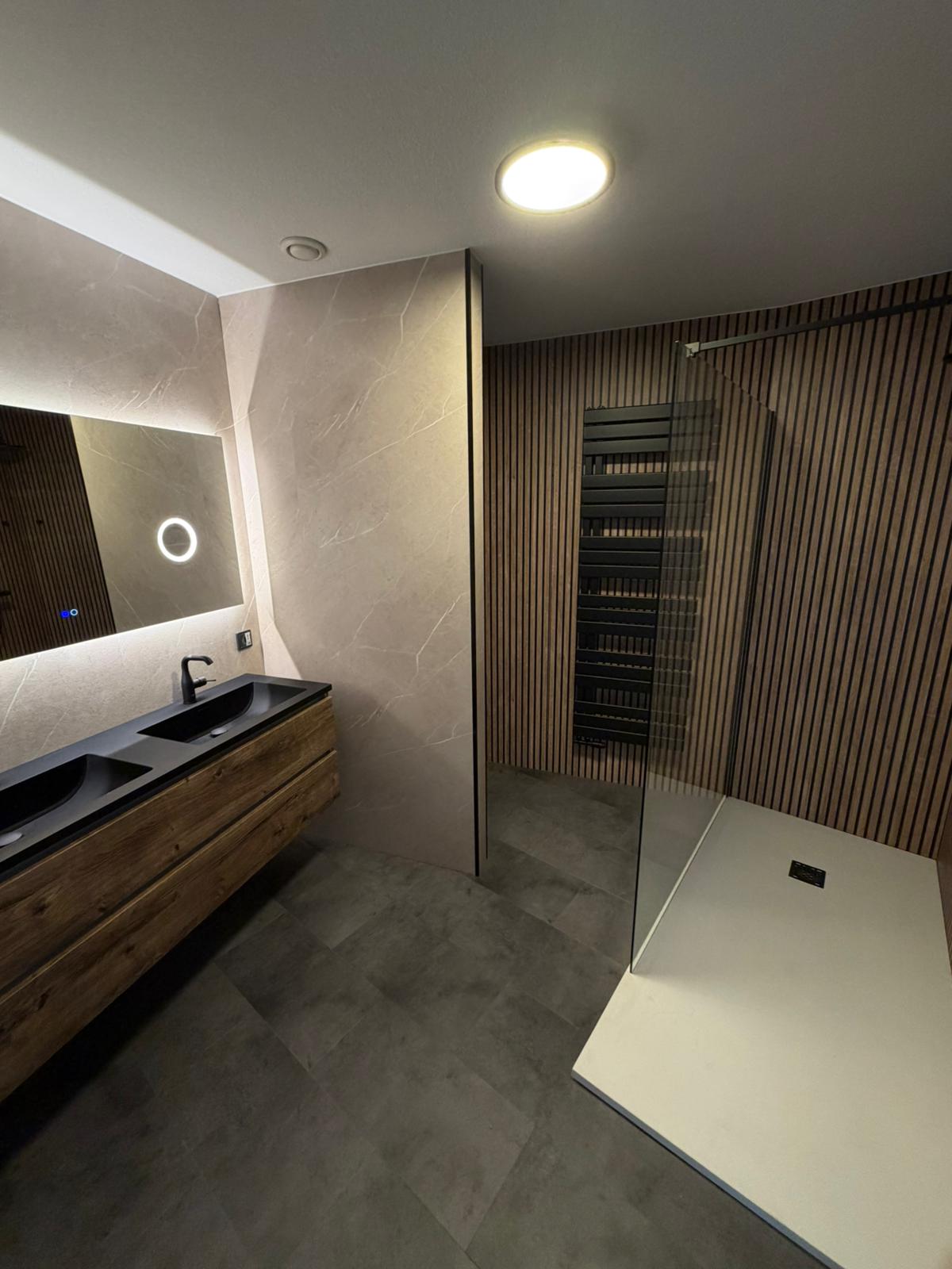 SaniSafe verlichting wastafel wand vloer na renovatie