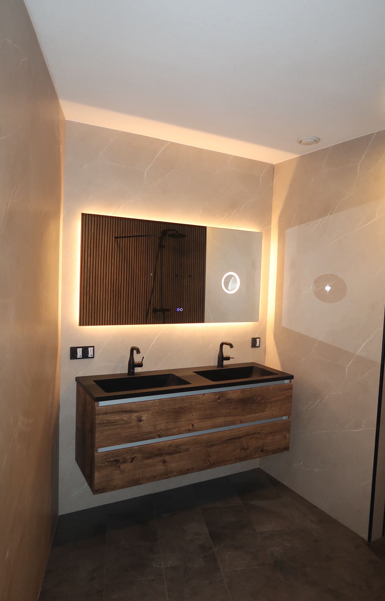 SaniSafe wastafel sanitair spiegel na renovatie