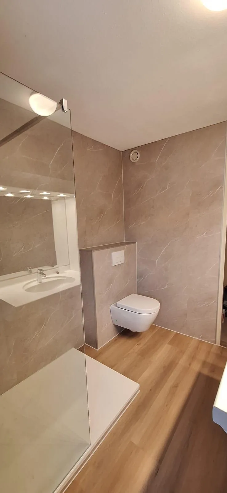 SaniSafe toilet vloer interieur sanitair na renovatie