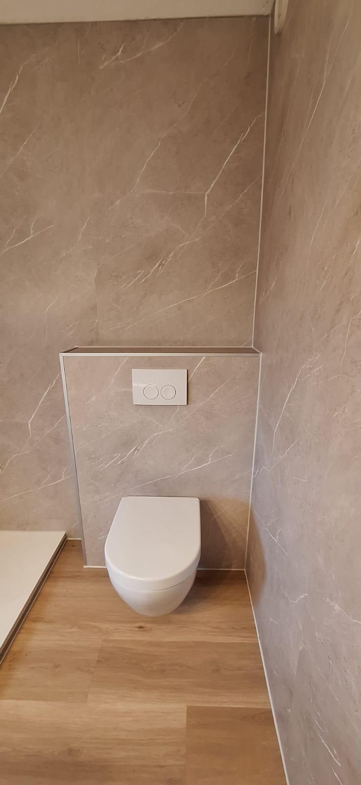 SaniSafe toilet wand vloer sanitair na renovatie